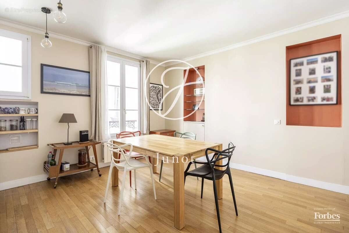 Appartement à PARIS-7E