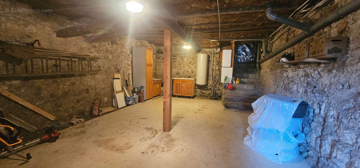 Maison à LES MARTRES-DE-VEYRE