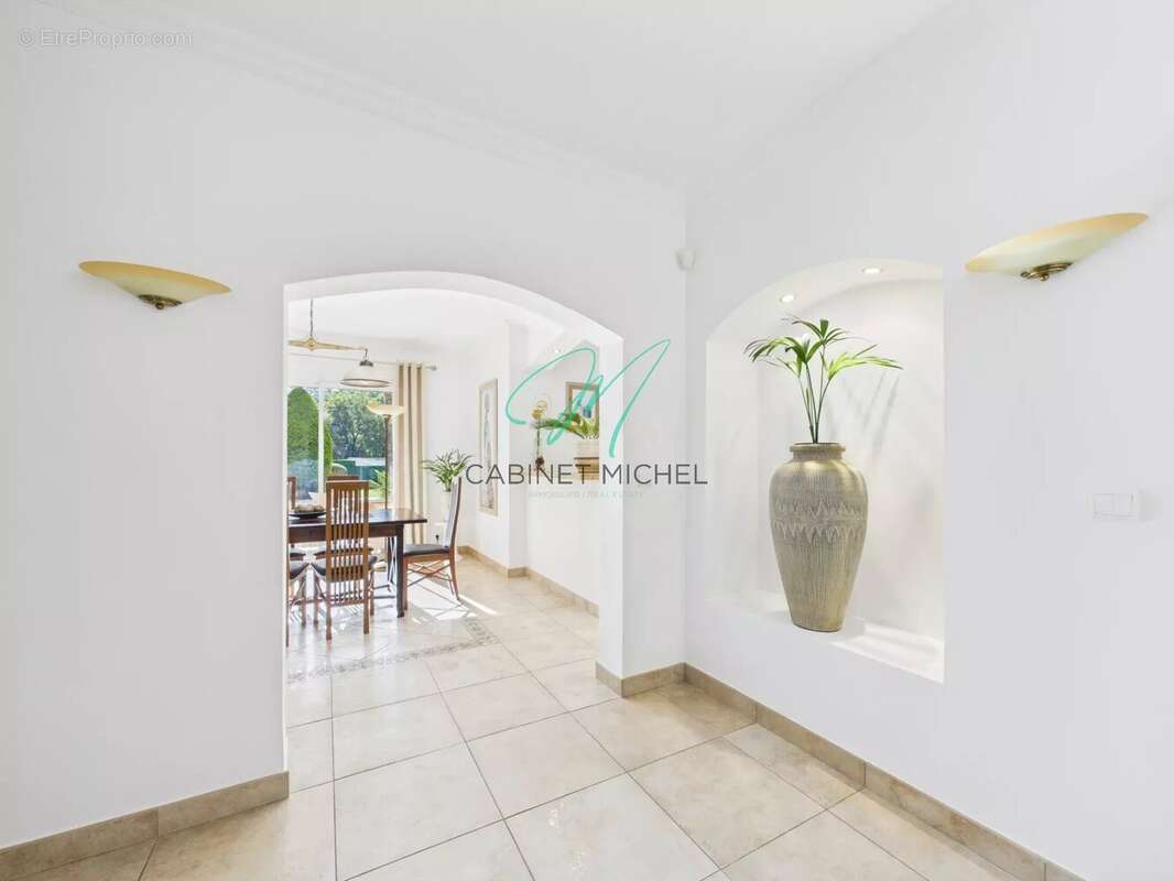 Maison à ROQUEFORT-LES-PINS