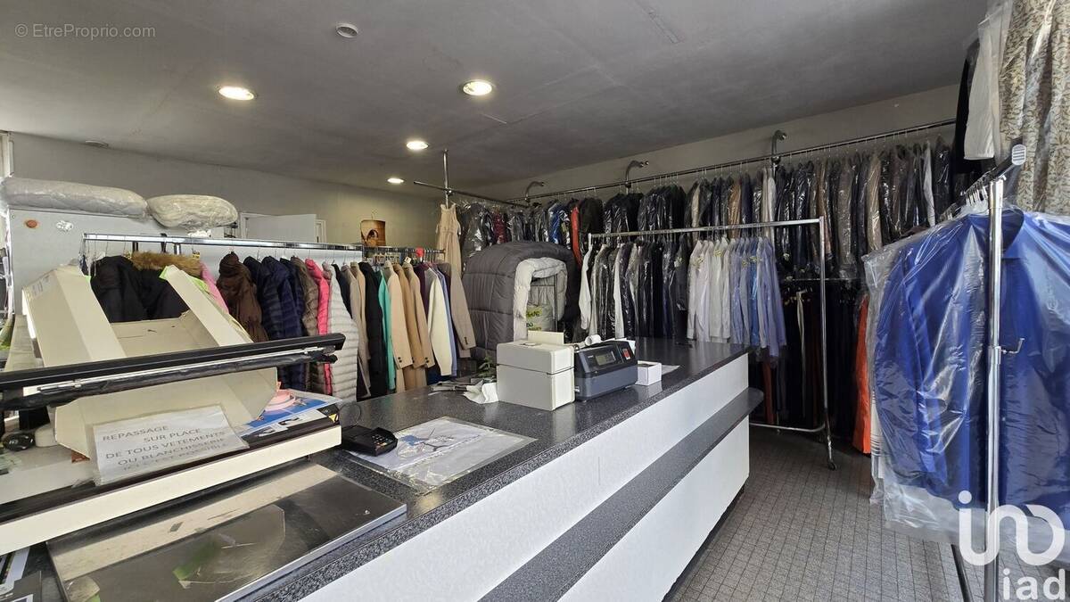 Photo 1 - Commerce à ANET