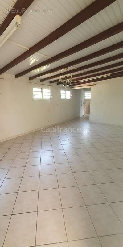 A VENDRE Maison de plain pied 5 pièces avec garage et dépendances LE DIAMANT 97223 - photo 9