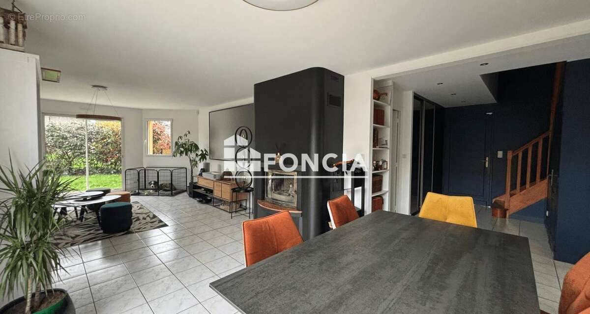 Maison à NOYAL-SUR-VILAINE