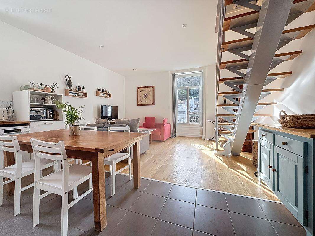 Appartement - Duplex - 3 Chambres - Garage - Place de parking - Proche commodités - photo 6