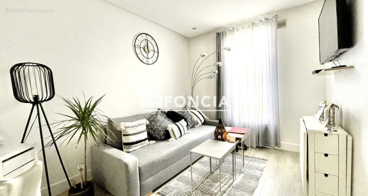 Appartement à VAUJOURS