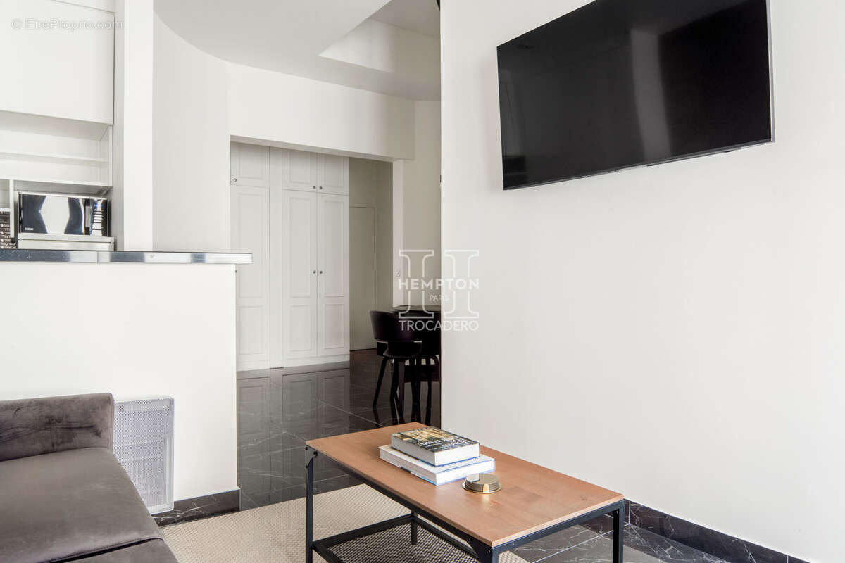 Appartement à PARIS-17E