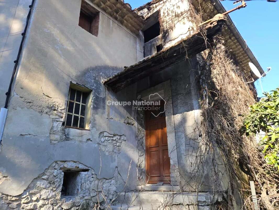 Appartement à PERNES-LES-FONTAINES