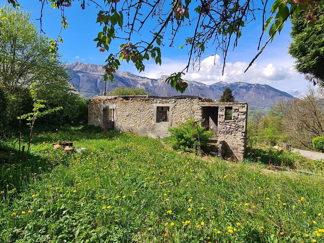Terrain à SAINTE-HELENE-SUR-ISERE