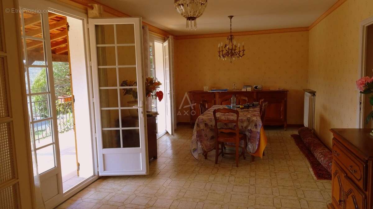 Maison à LEGUILLAC-DE-L'AUCHE