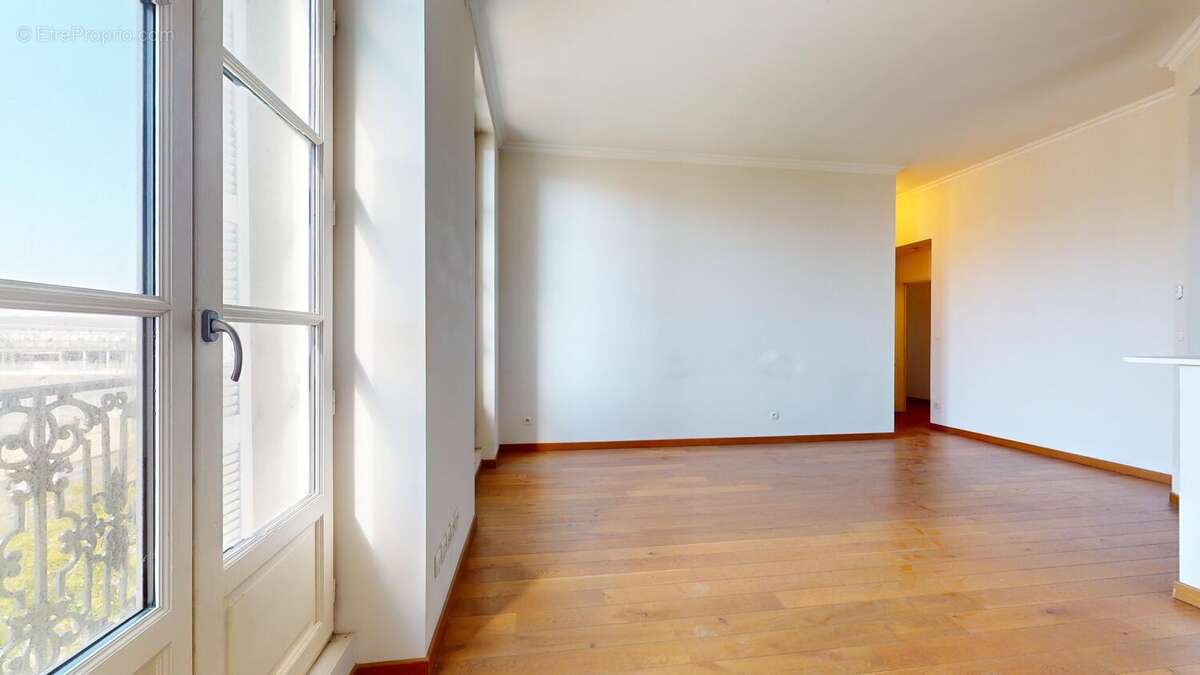 Appartement à MARSEILLE-2E
