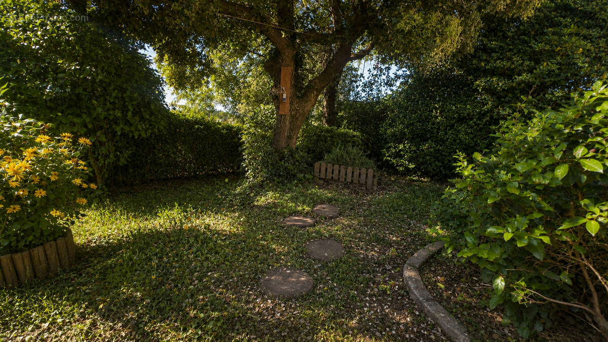 Maison à BESSE-SUR-ISSOLE