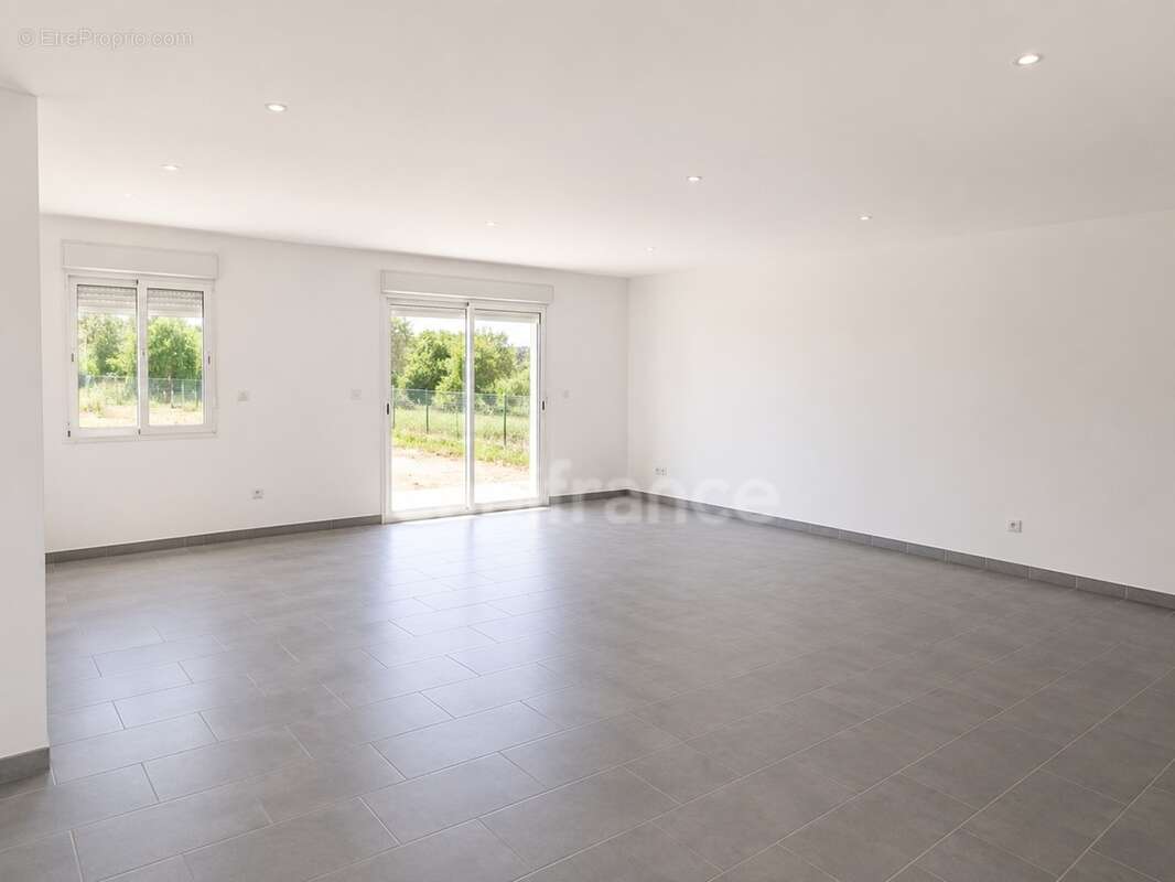 Maison neuve lumineuse – Plain-pied, 3 chambres, garage et terrasse - photo 5