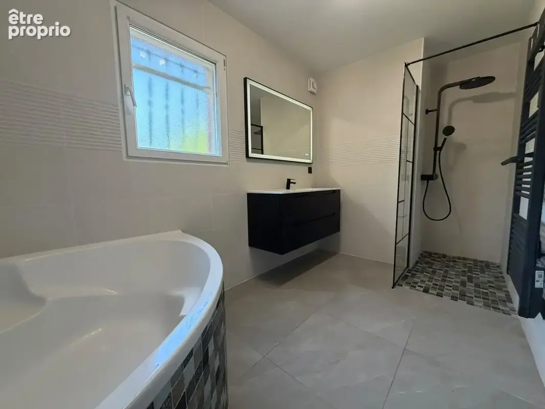 Une opportunité exceptionnelle : 175 m2 habitables sur un de terrain piscinable de 1380m2 - photo 11
