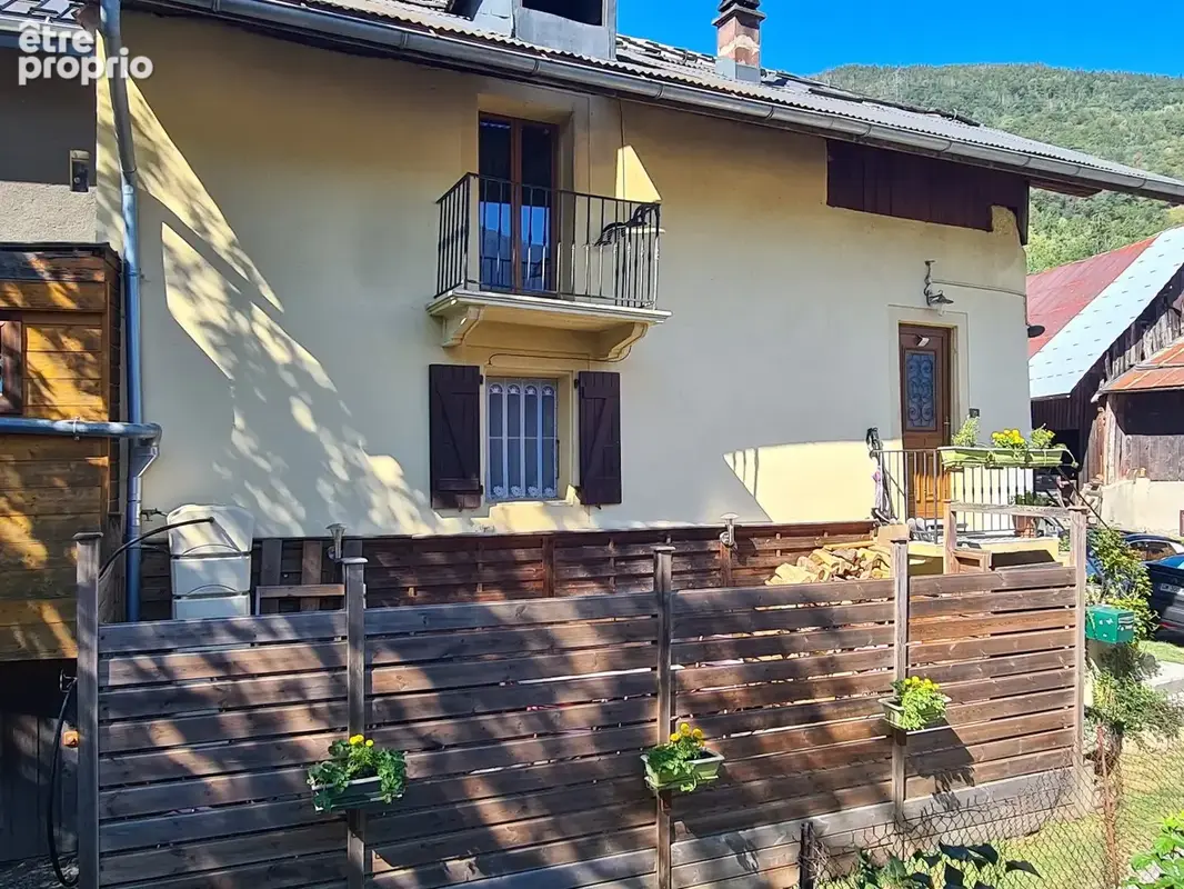 Maison à ESSERTS-BLAY