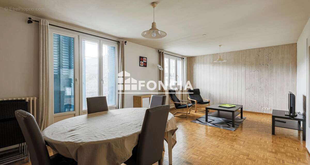 Appartement à SAINT-MARTIN-D'HERES
