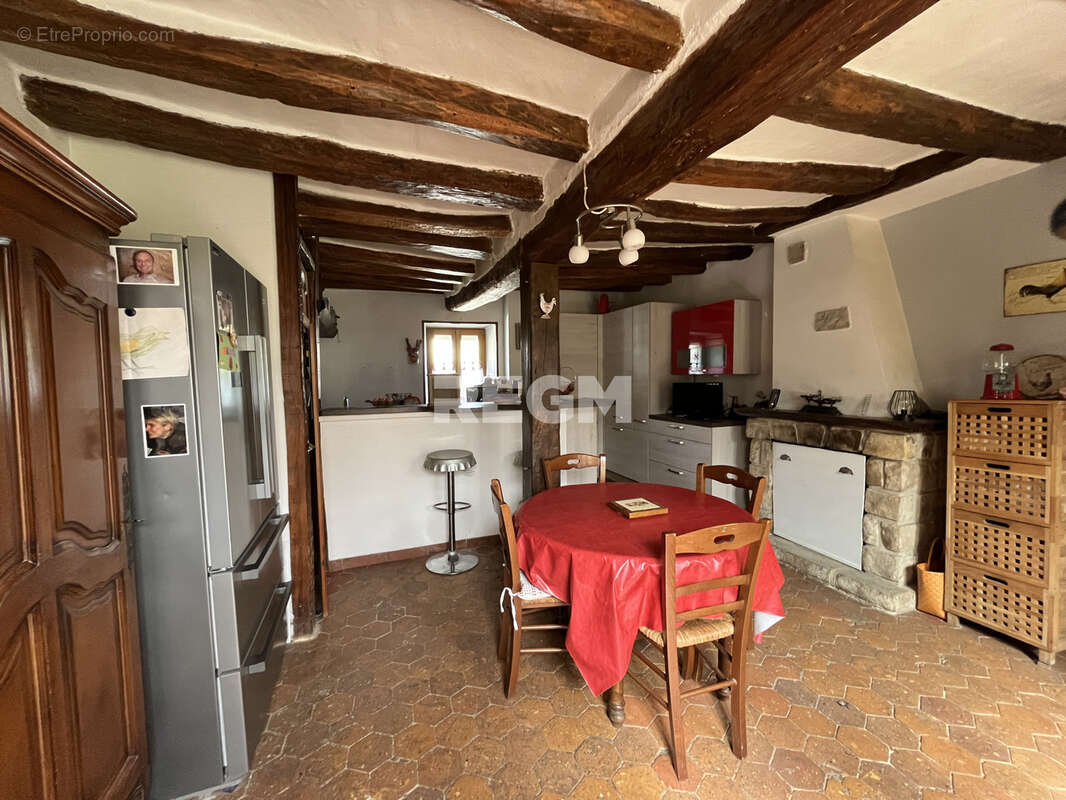 Maison à LA CHAPELLE-LA-REINE