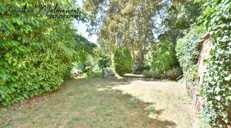 Maison de ville avec garage, jardin et fort potentiel – À deux pas de la gare et du centre-ville de Conches-en-Ouche - photo 3