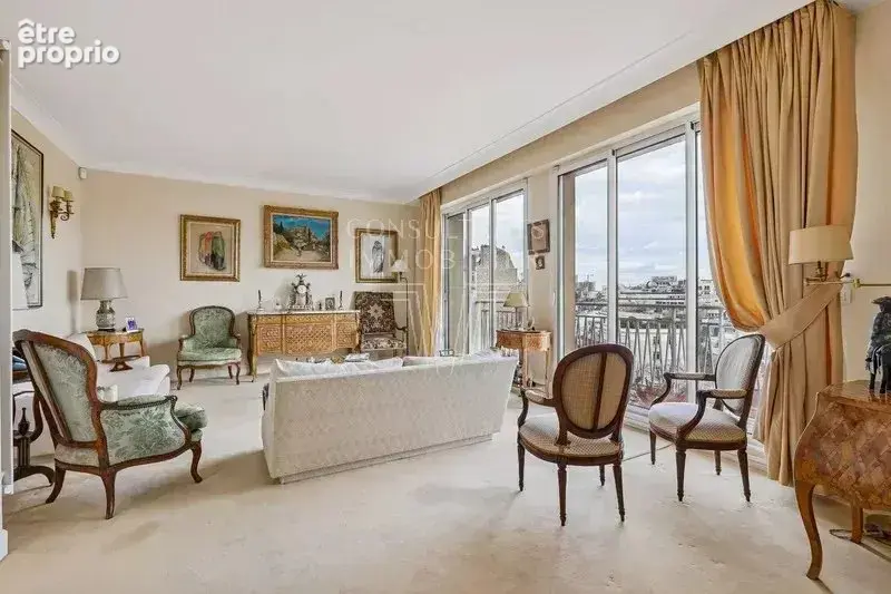 Appartement à PARIS-16E