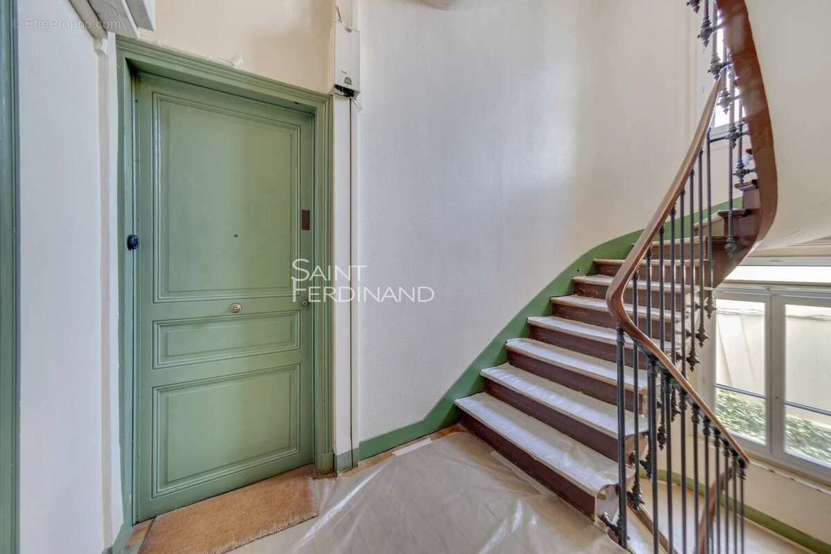 Appartement à NEUILLY-SUR-SEINE