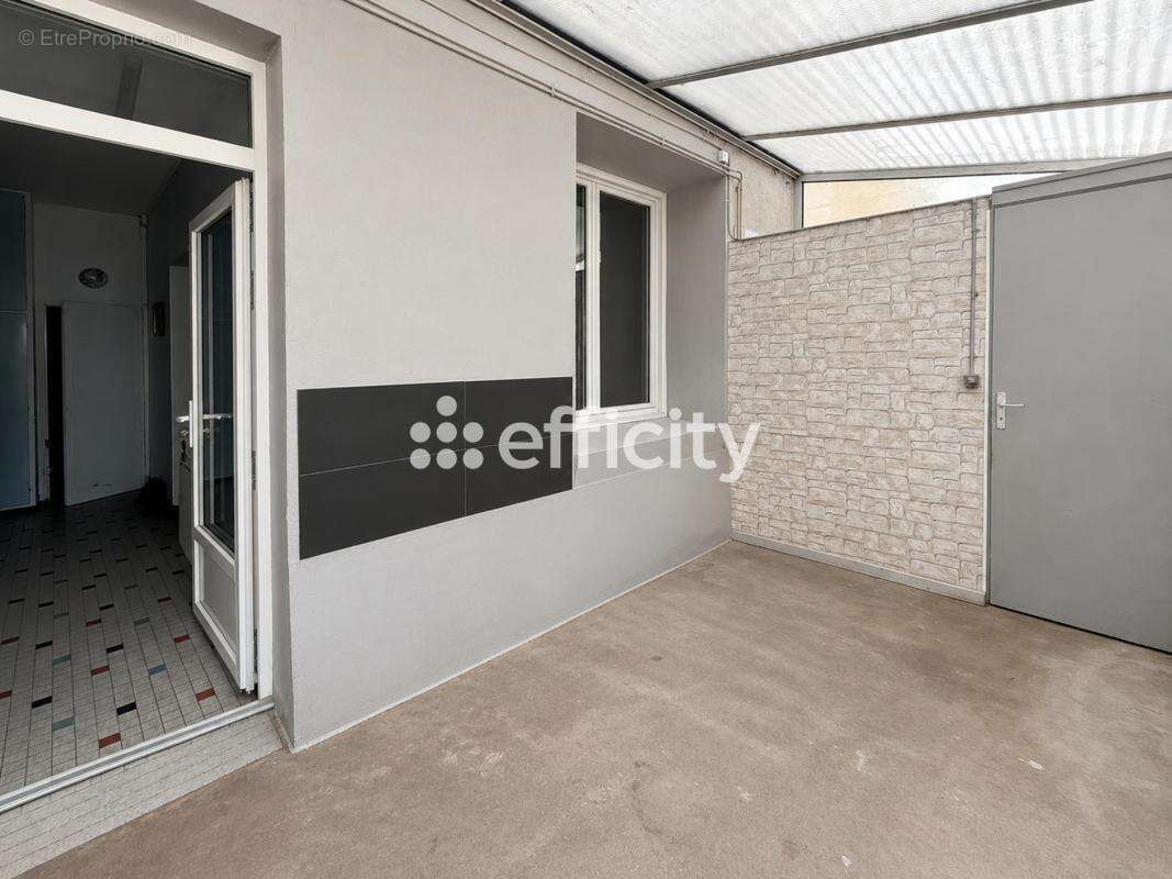 Maison 93 m² à Saintes  - photo 7