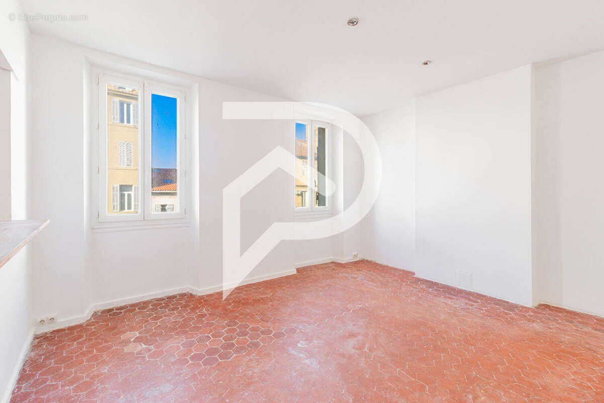 Appartement à MARSEILLE-6E