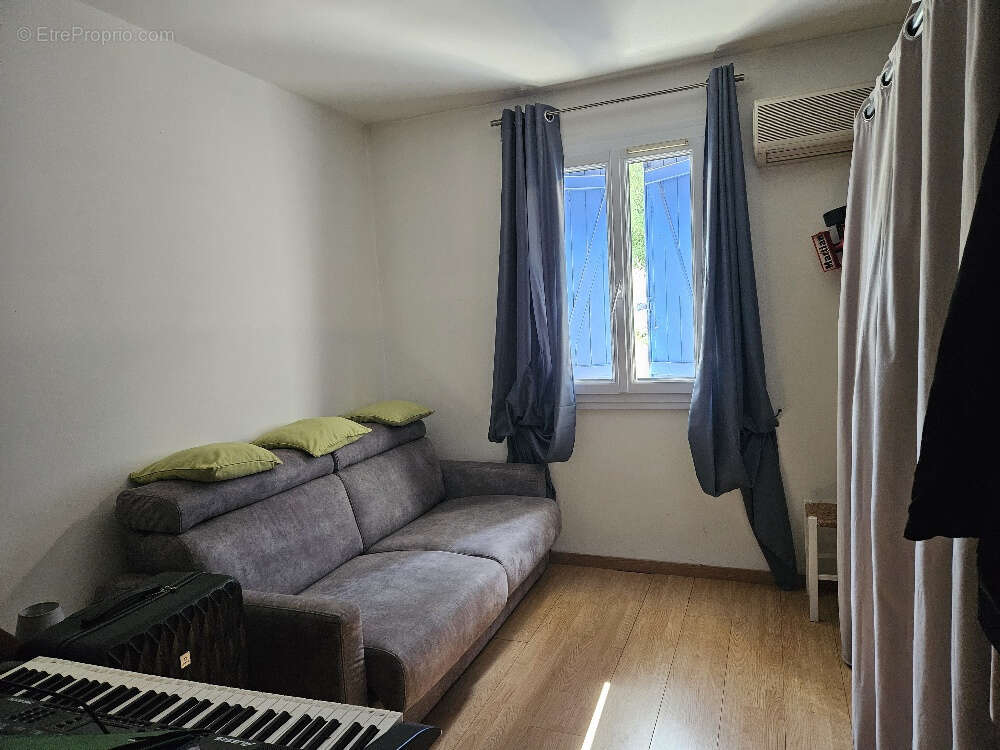 Maison à MORNAS
