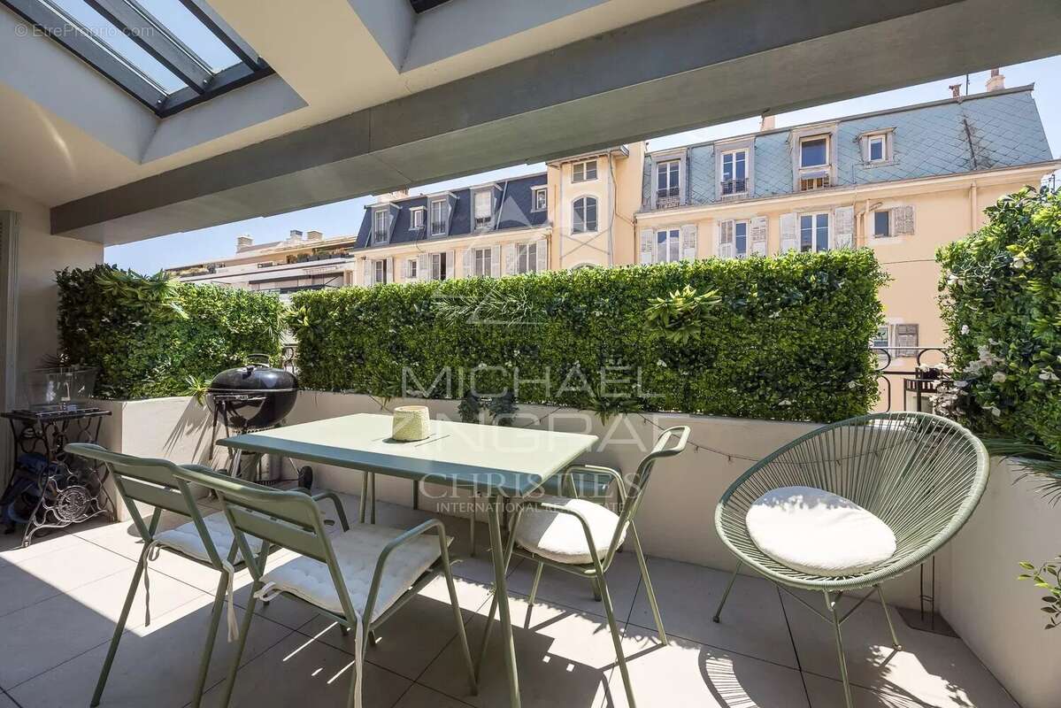 NICE Centre – Duplex moderne dans immeuble bourgeois avec grande terrasse - photo 4