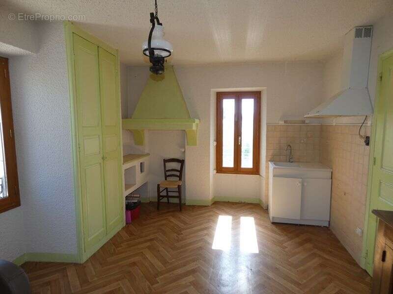 Maison à ASPRES-SUR-BUECH