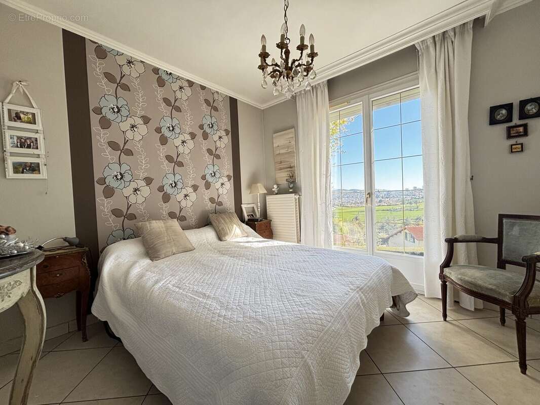 Maison à SAINT-GENEST-LERPT