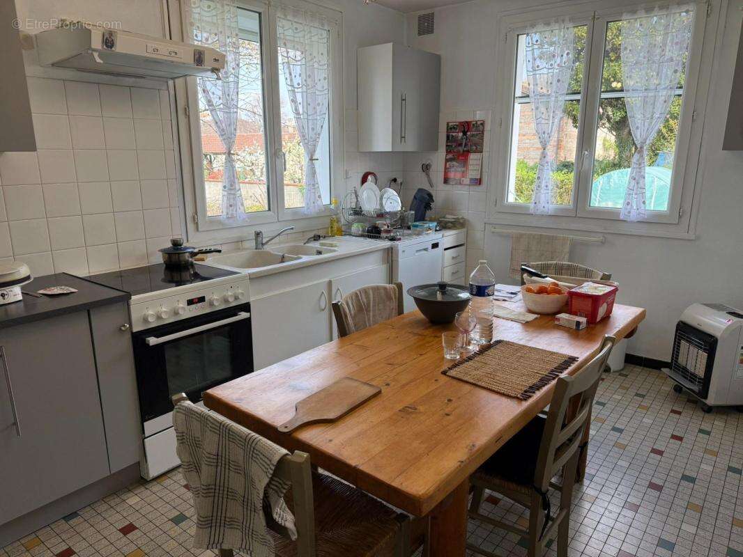 Située à Malause (82200), cette propriété bénéficie d'un emplacement privilégié, à proximité du centre-ville offrant ainsi un ac - photo 9
