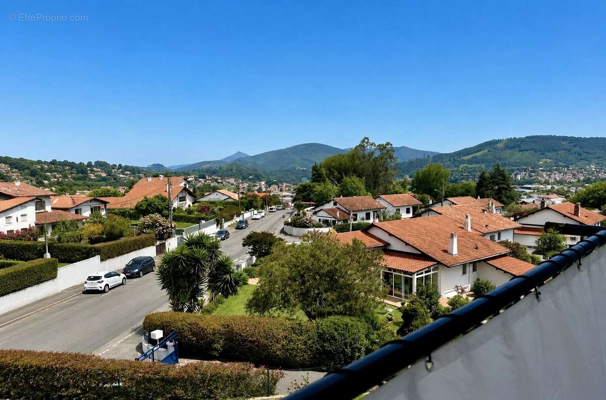 Hendaye Centre, T3 rénové, Traversant, garage + pièce indépendante - photo 1