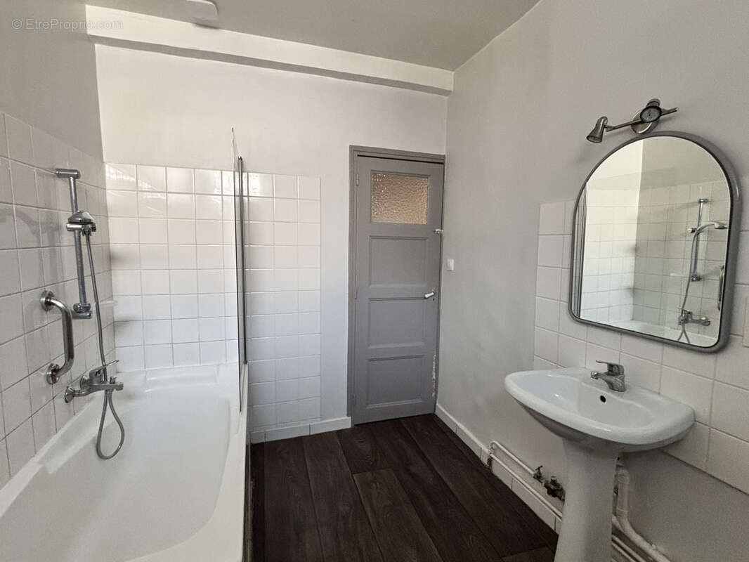 Appartement à ESPINASSES