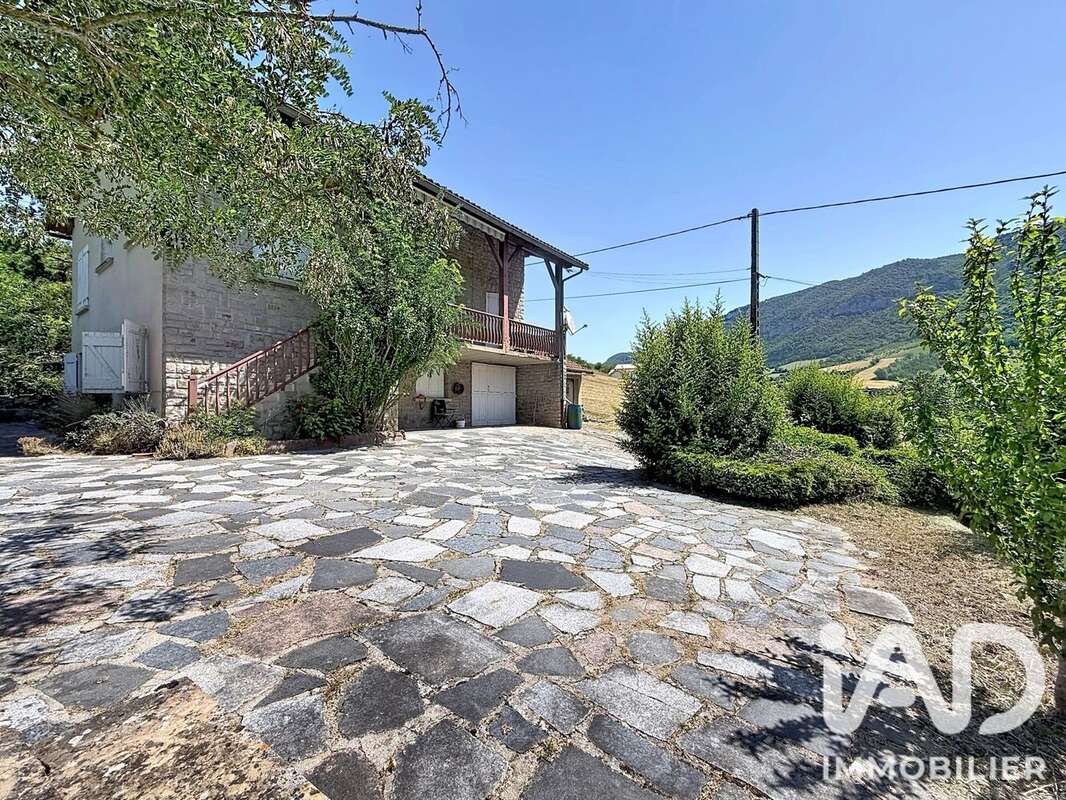 Maison 106 m² à Compeyre  - photo 7