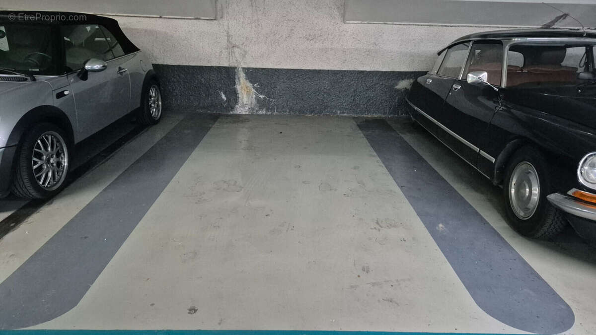 Parking à PARIS-6E