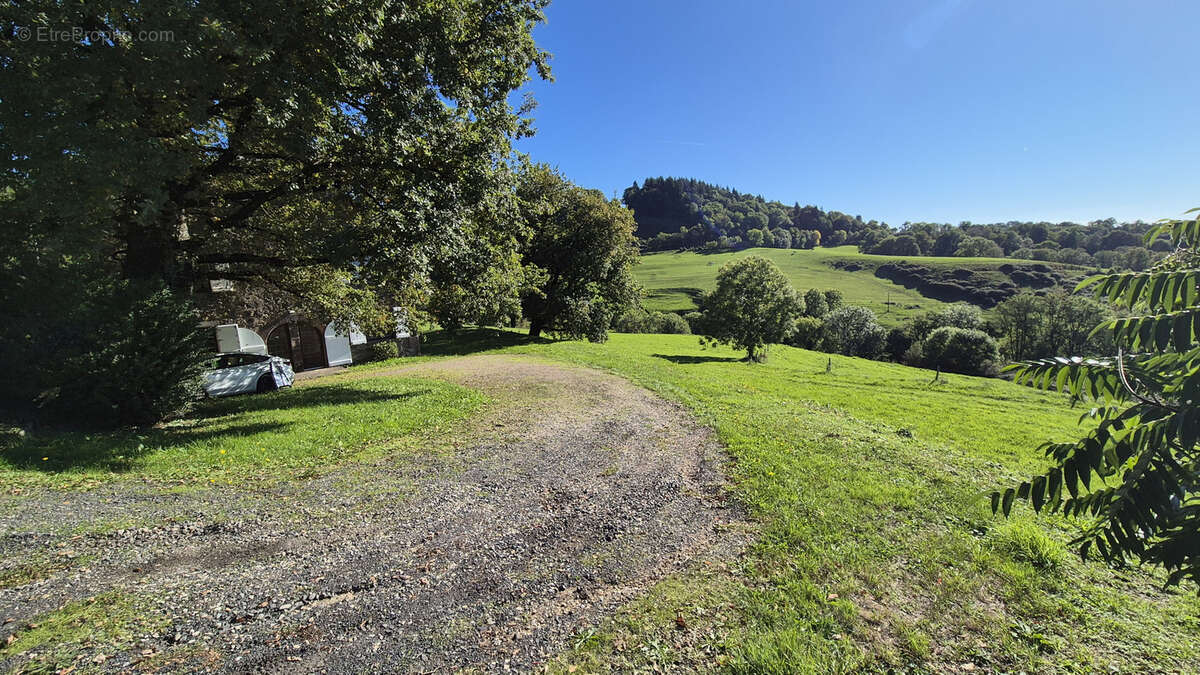 Maison à SAINT-CERNIN