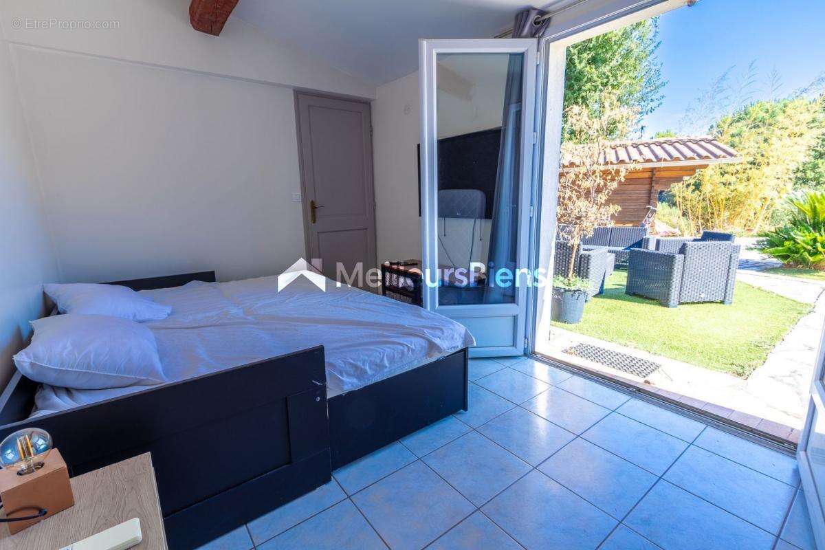 Maison à ROQUEBRUNE-SUR-ARGENS