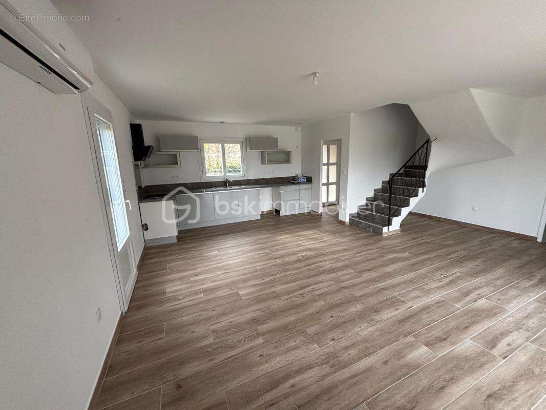 Maison à RIBAUTE-LES-TAVERNES