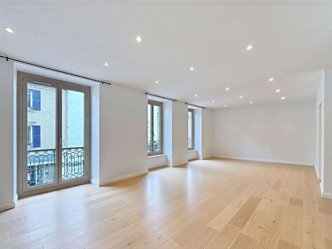AURAY CENTRE Superbe appartement T4, 2 chambres, de 123,82 m² - photo 4