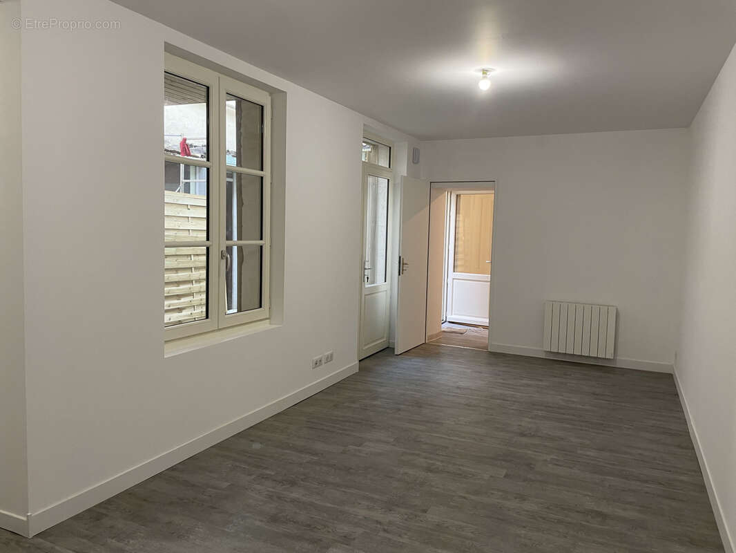 Appartement à BARBEZIEUX-SAINT-HILAIRE