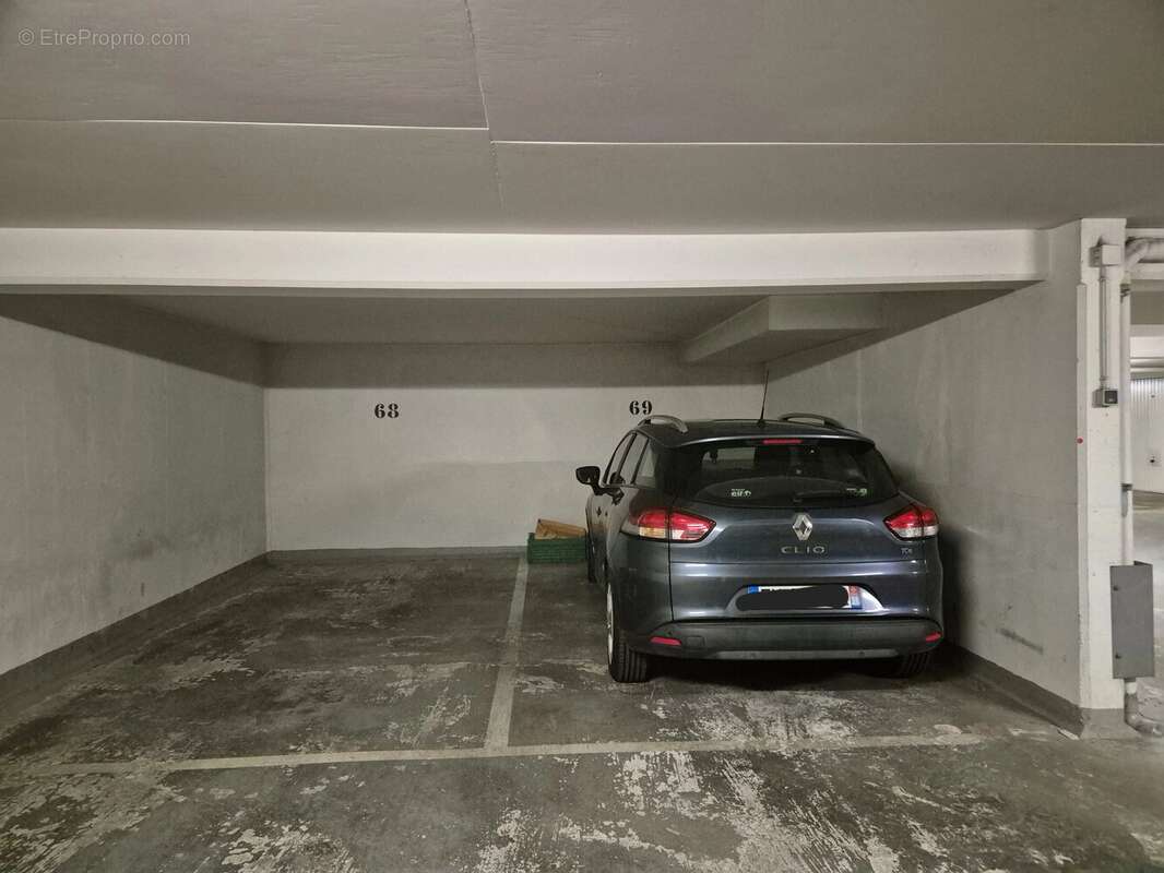 Parking à PARIS-15E