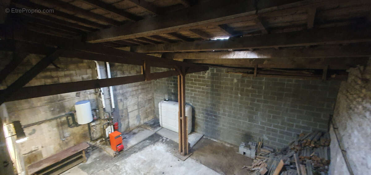 Maison à SAINT-MEME-LES-CARRIERES