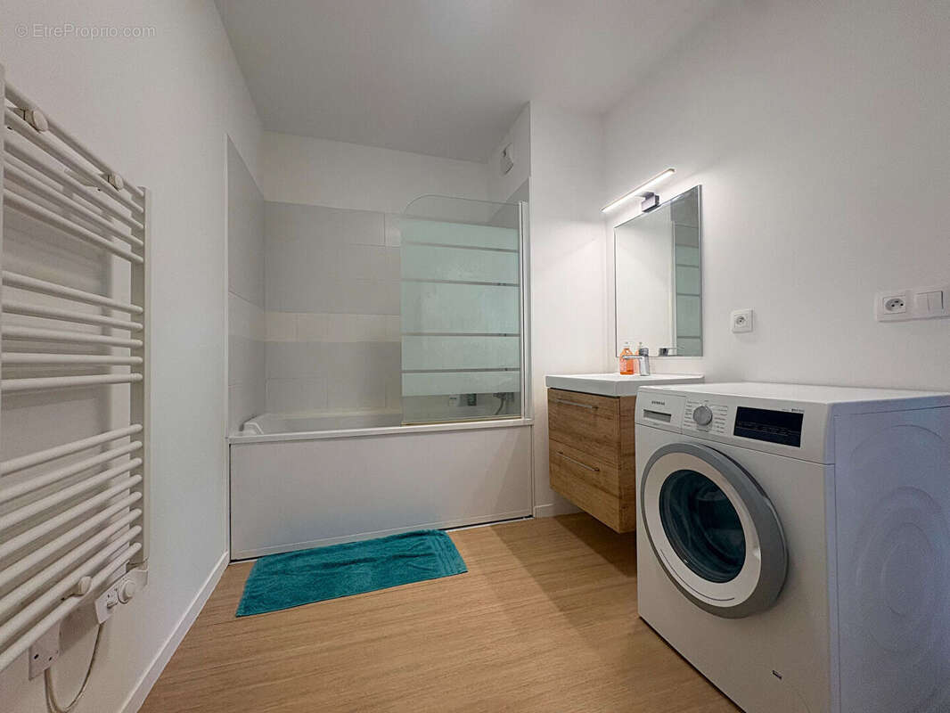 Appartement à SAULX-LES-CHARTREUX