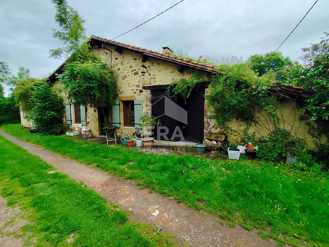 Maison à AVAILLES-LIMOUZINE
