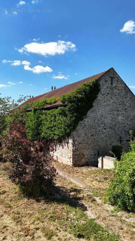 GIREMOUTIERS (77) - Grange à aménager - 120m² - photo 3