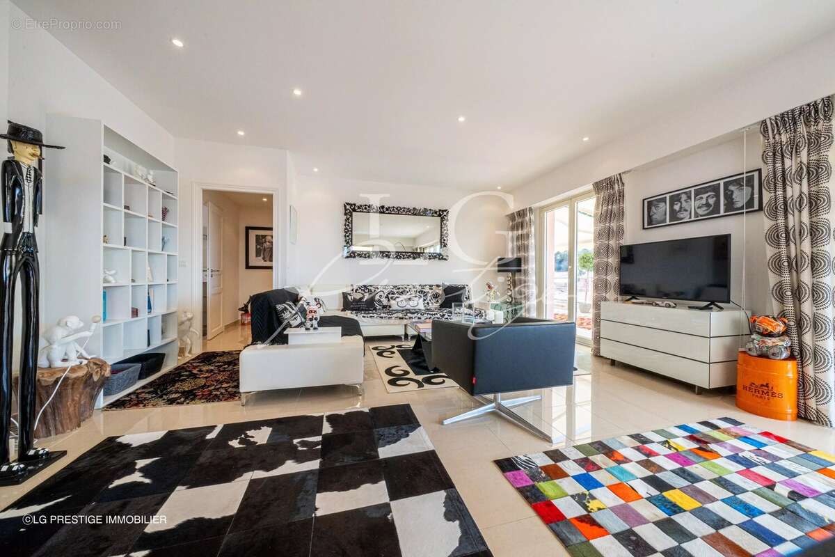 Appartement à MANDELIEU-LA-NAPOULE