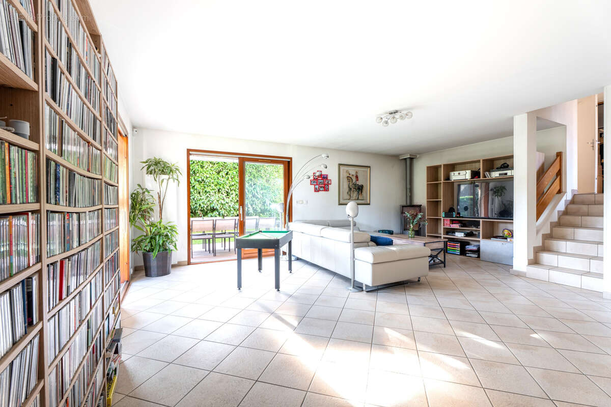 Maison à PREVESSIN-MOENS