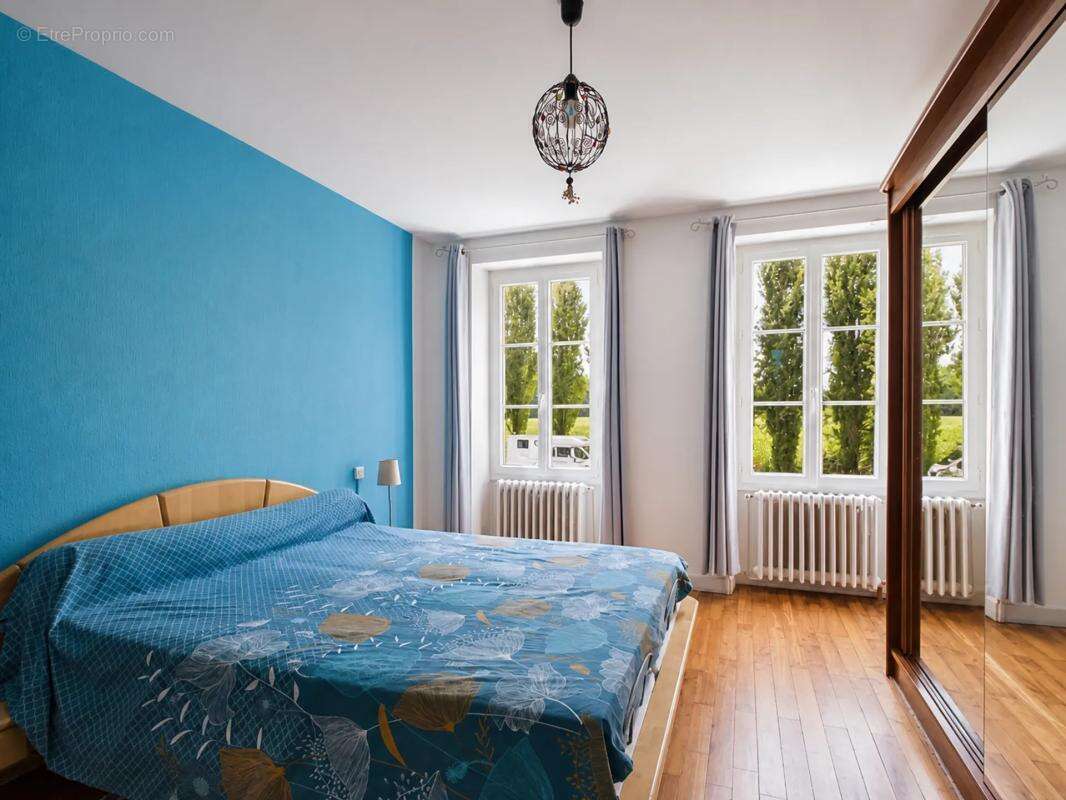 Maison pierre 141 m², piscine intérieure, 2 500 m² - Saint-Symphorien - photo 6