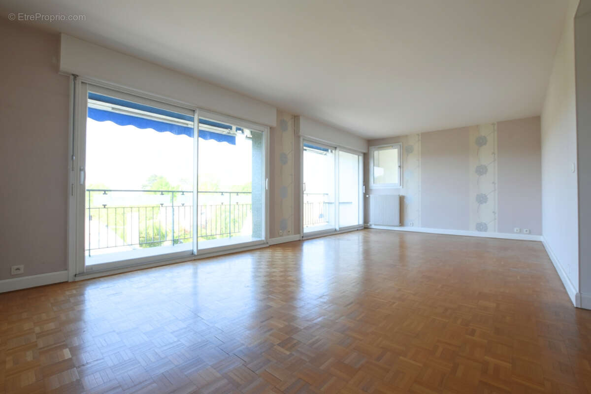 Appartement à LES ESSARTS-LE-ROI