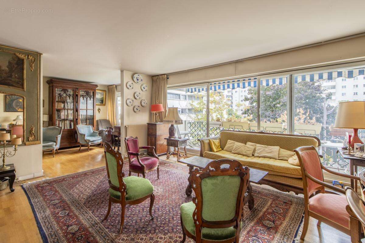 Appartement à PARIS-15E