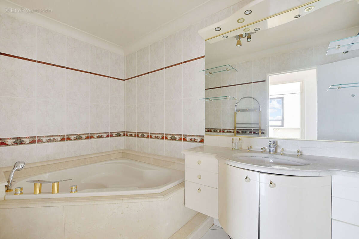 Appartement à PARIS-19E