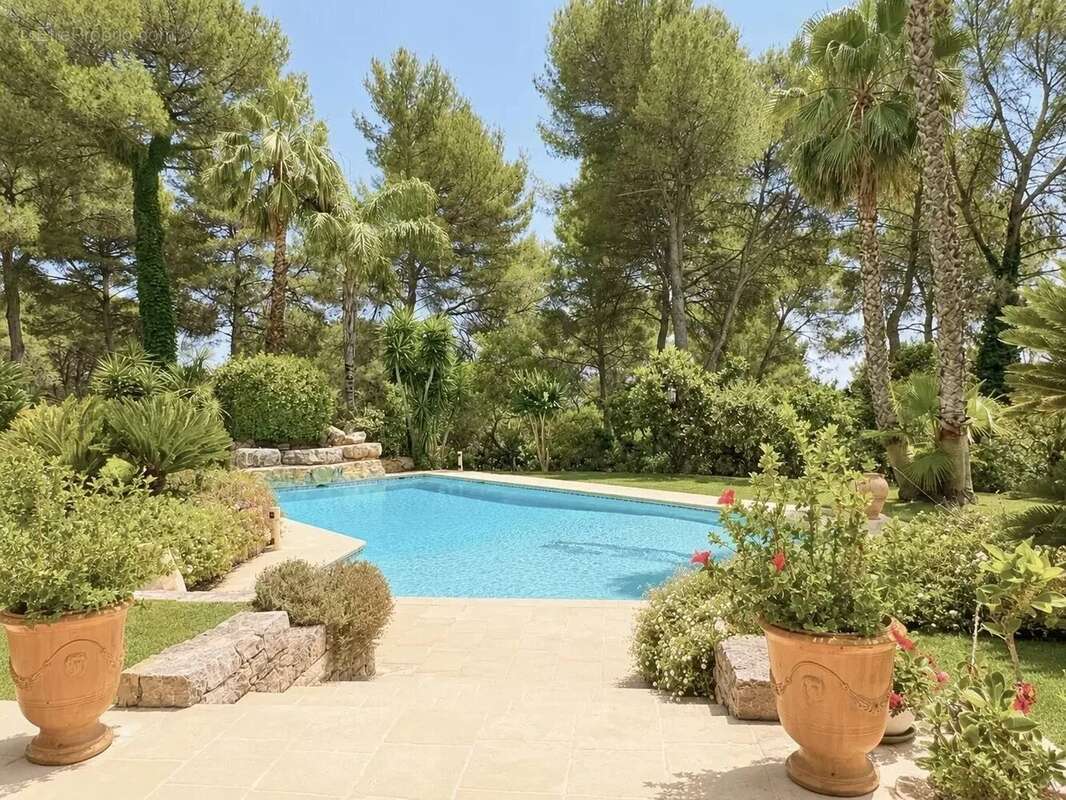 A vendre à  Mougins belle Propriété de 430 m² sur un Terrain de 5 500 m2 - photo 15